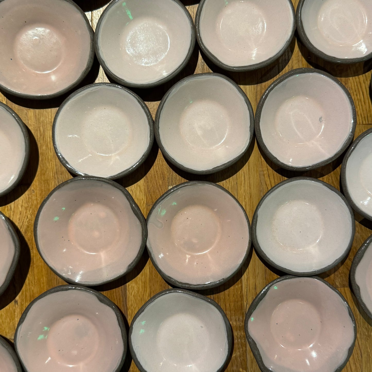 Różowa miseczka na sos sojowumy MUAStudios